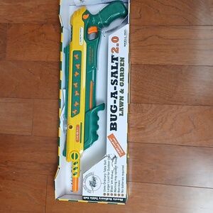 NIP Bug-A-Salt 2.0 Lawn Garden Fly Insect Roaches Stink Bug Table Salt Skell Inc